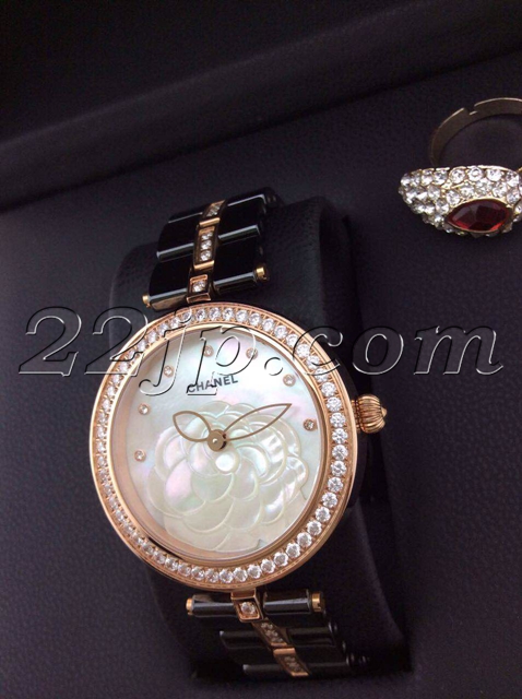 シャネル時計背面デザイン